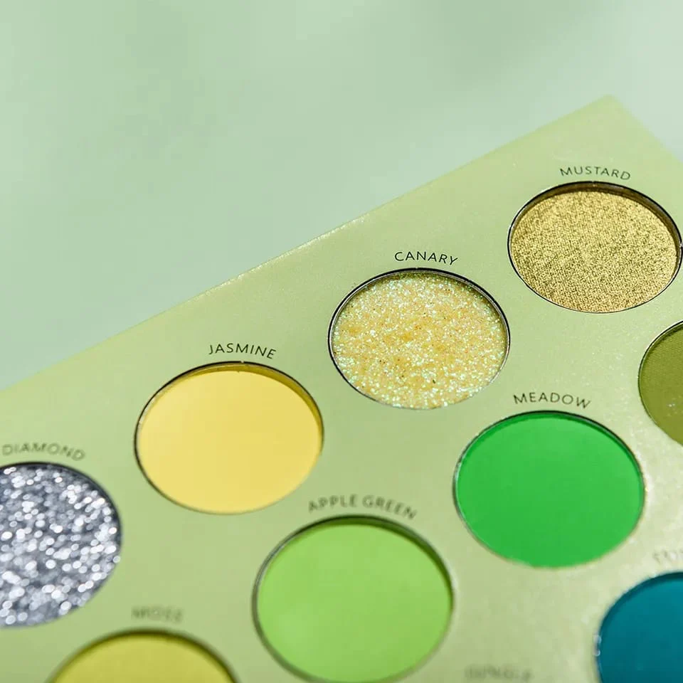 Unleash Your Creativity with Our 72 Colors Book Eyeshadow Palette - Image 5